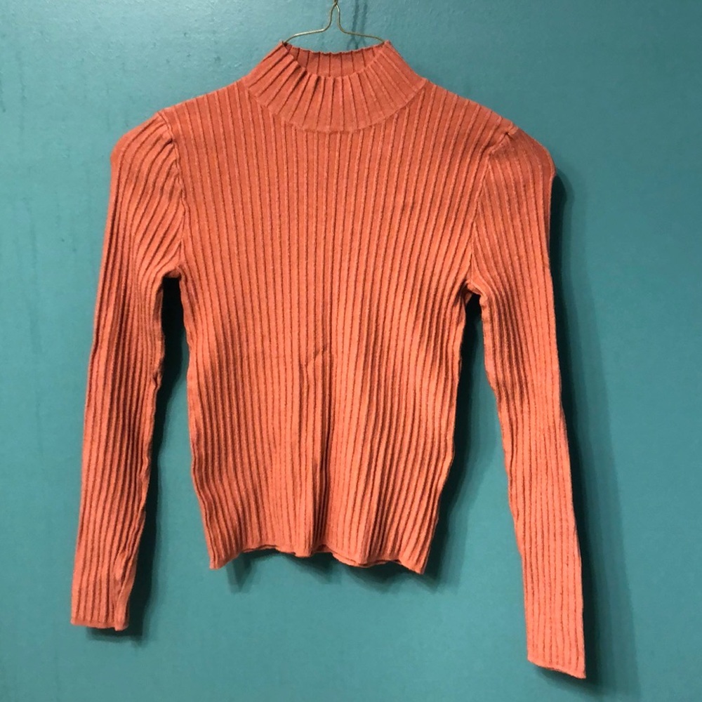 Light turtle neck sweater